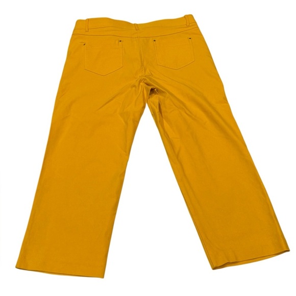 89th & Madison Mustard Butter Yellow Capri Pants Women’s Size 14 - Picture 2 of 3